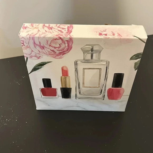 Canvas Wall Art | Canvas Print | Canvas Print for Bathroom | Feminine | Perfume - Picture 3 of 9